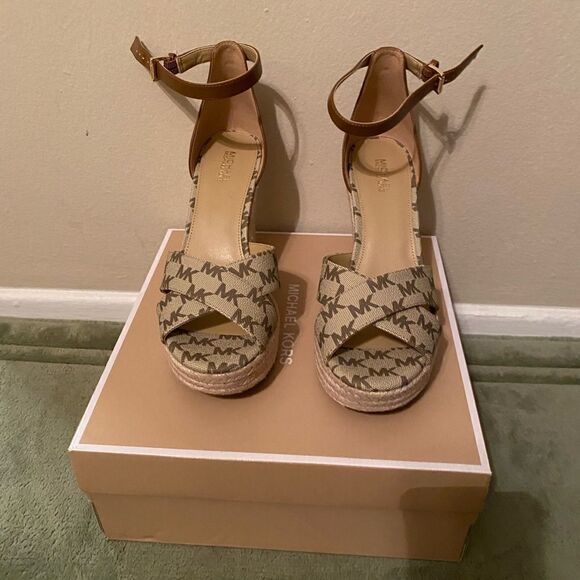 Michael Kors  - Picture 1 of 6